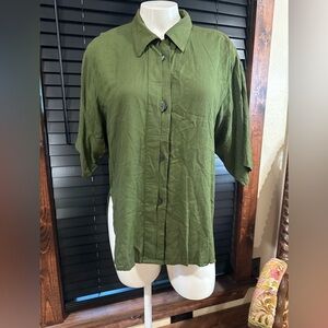 EUC Hunters Run short sleeve  olive green shirt Sz S